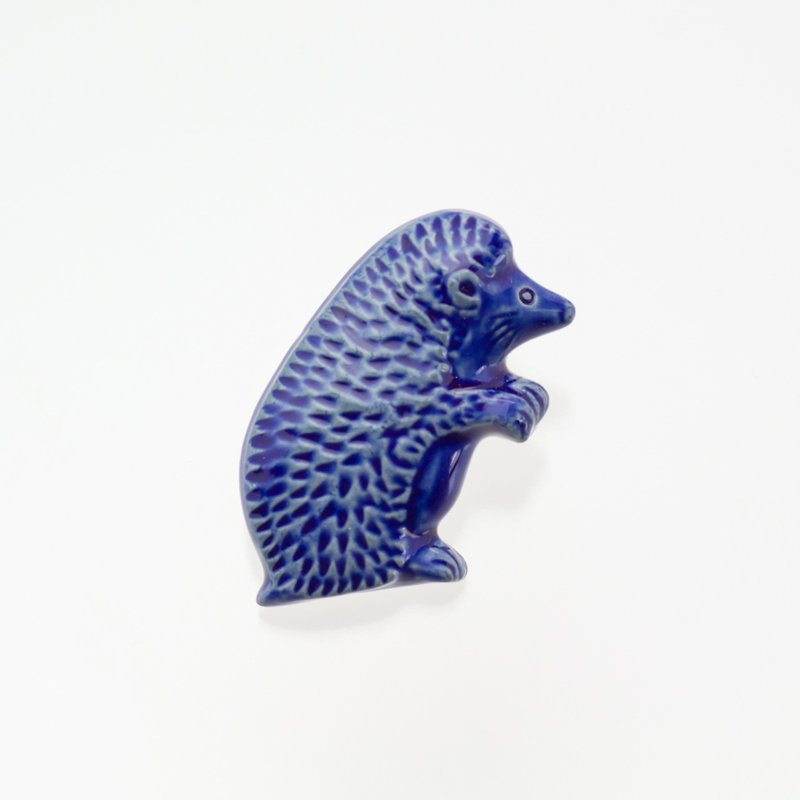 ceramcis brooch hedgehog cobalt blue - เข็มกลัด - ดินเผา สีน้ำเงิน