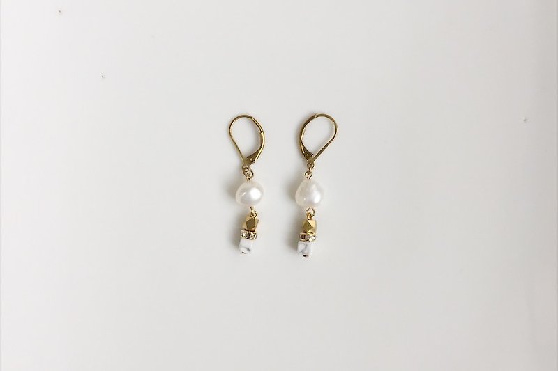 Square pearl brass earrings - ต่างหู - เครื่องเพชรพลอย ขาว
