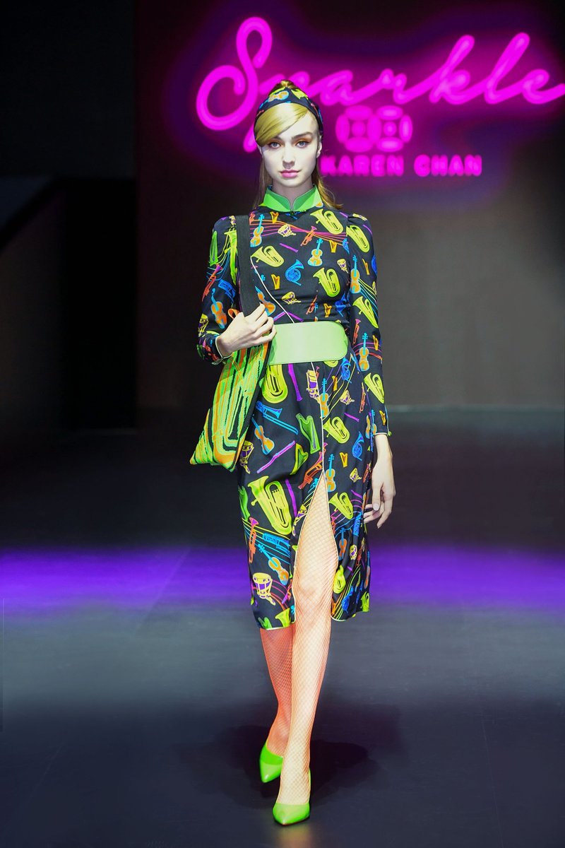 SPARKLE by KAREN CHAN x HK Phil【NEON ORCHESTRA】100% Silk Cheongsam (Long Sleeve) - กี่เพ้า - ผ้าไหม สีเขียว