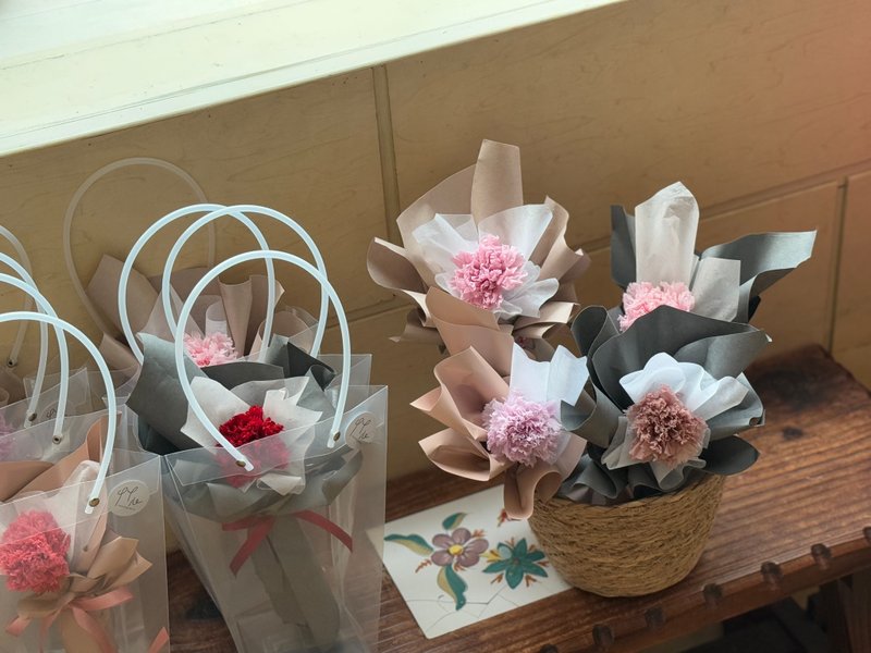 永生康乃馨花束 單支康乃馨花束 單支花束 母親節 - 乾燥花/永生花 - 植物．花 多色