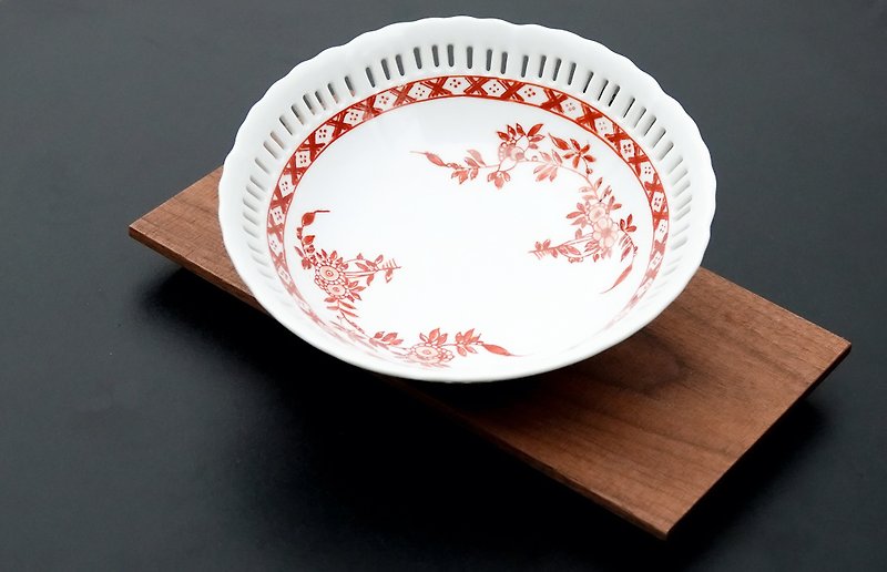 Yuedong Magnetism Factory-70's Red Color Governor Flower 7-inch Edge Plate Hong Kong Color Porcelain Hand-painted - แก้ว - วัสดุอื่นๆ สีน้ำเงิน