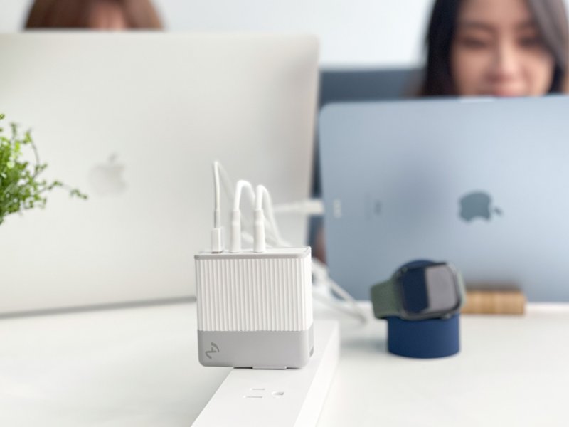Allite A2 105W 氮化鎵快充 + Allite C-L or C-C 快充線 - 電腦配件 - 其他材質 白色