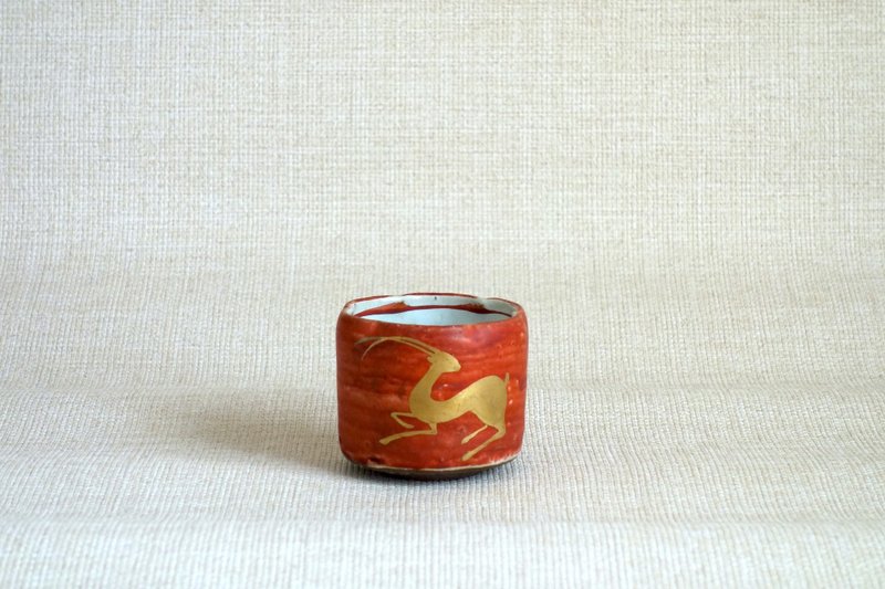 ぐい呑み 赤絵金彩 鹿a - 酒杯/酒器 - 陶 紅色