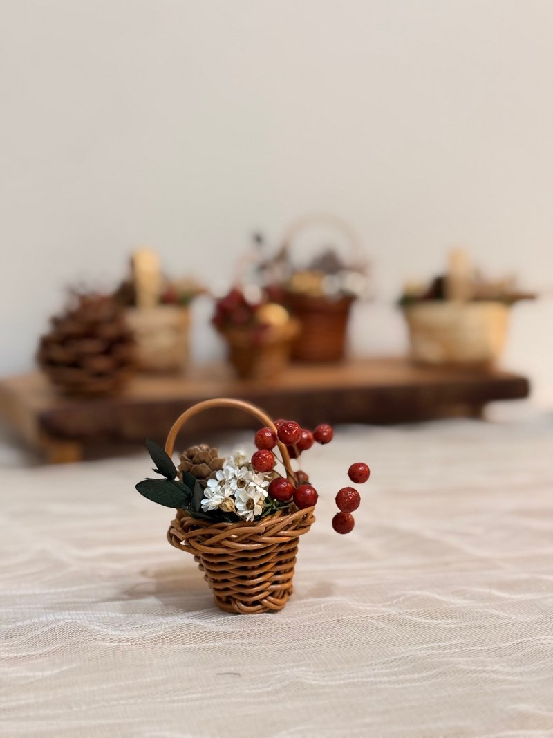 Mini Dried Flower Bamboo Basket Magnet Office Souvenirs - ช่อดอกไม้แห้ง - พืช/ดอกไม้ 