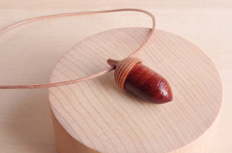 Wood carving acorn pendant Padouk & Cherrywood - Necklaces - Wood Red