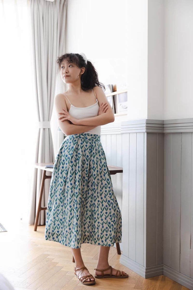 Local gal 日本進口面料復古藍色鬱金香壓褶花苞廓形收腰半身裙 - 裙子/長裙 - 棉．麻 白色