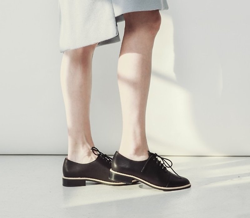 Minimalist black college strap leather oxford shoes - รองเท้าอ็อกฟอร์ดผู้หญิง - หนังแท้ สีดำ