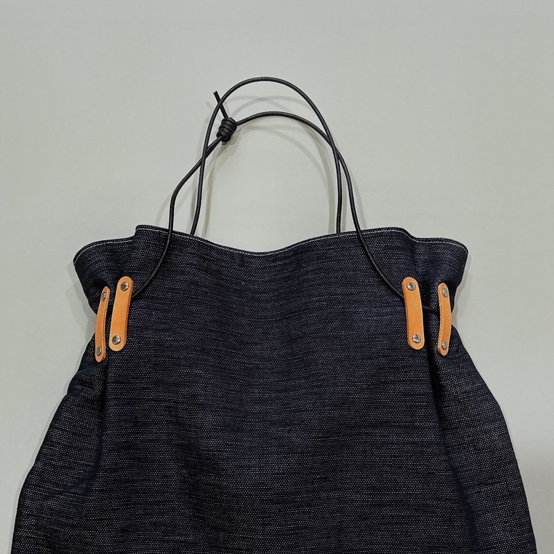 Bucket bag _ Indigo Denim Linen Blend - กระเป๋าถือ - วัสดุอื่นๆ หลากหลายสี