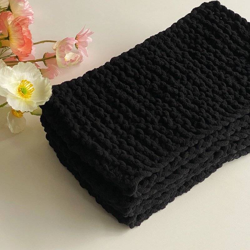 Amelia Jewelry丨Made a scarf by hand丨Handmade crochet woolen knitting - Knit Scarves & Wraps - Cotton & Hemp Black