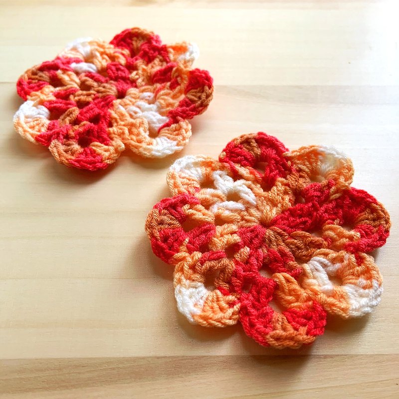 Set of 2 Handmade flower shape Coasters / Red - ที่รองแก้ว - ผ้าฝ้าย/ผ้าลินิน สีแดง