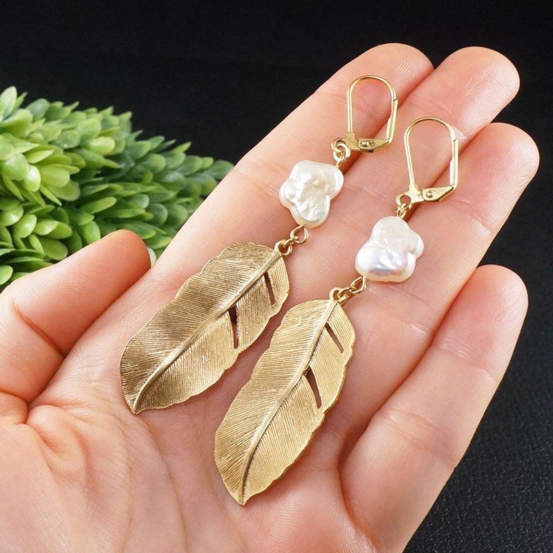 White Biwa Baroque Butterfly Pearl Long Matte Gold Feather Leaf Earrings Jewelry - ต่างหู - ไข่มุก สีทอง