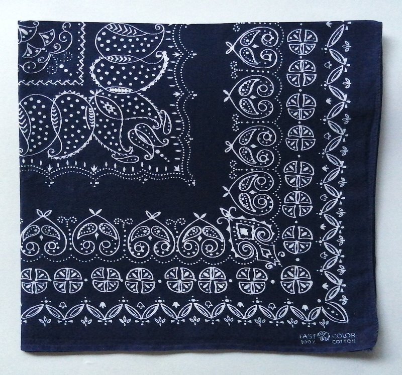 Vintage Indigo Floral Blue Bandana 21 x 20 inches 50s Elephant Trunk Up Cotton - 絲巾 - 棉．麻 藍色