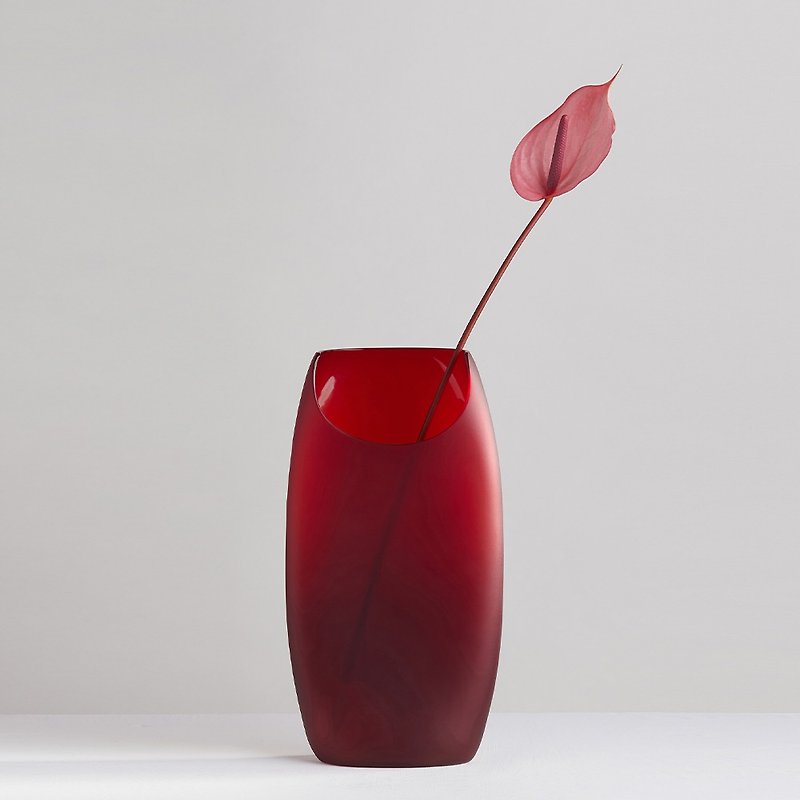 【3,co】玻璃月型口扁平花器(9號) - 紅 - 花瓶/花器 - 玻璃 紅色