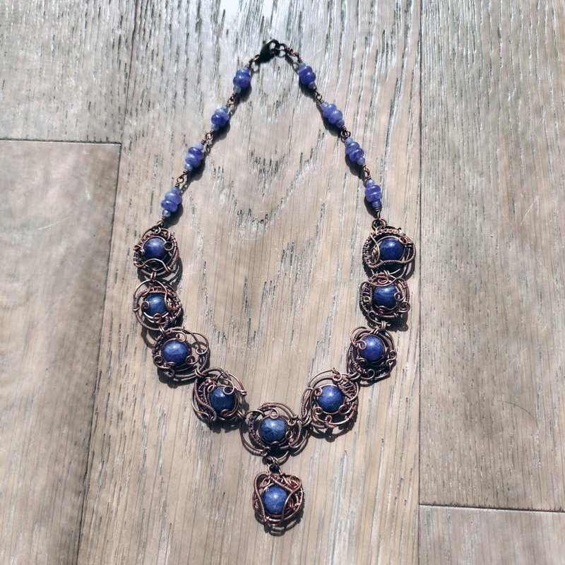 [Handmade by Qu Shuichen] Tanzanite metal wire braided necklace - สร้อยคอ - เครื่องเพชรพลอย สีน้ำเงิน