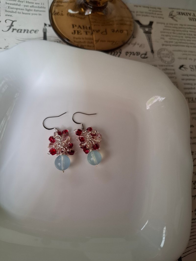 手作創意藍水晶纏繞日本珠耳環 - 耳環/耳夾/耳骨夾 - 水晶 