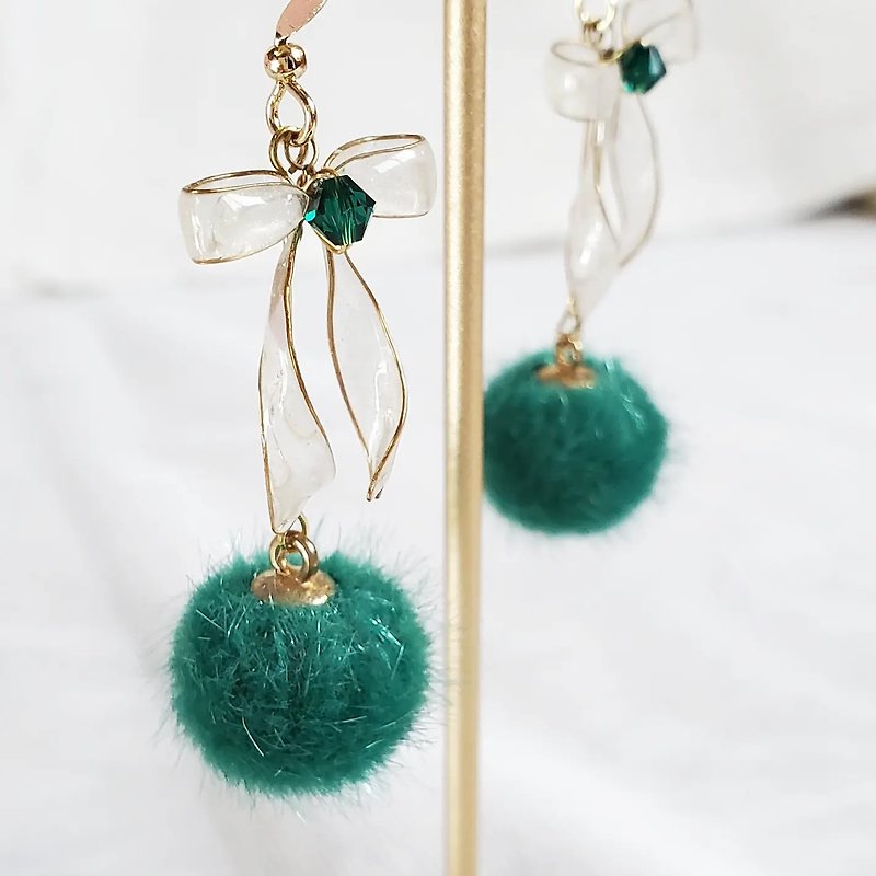 Dreamy ribbon bow. Draped Hairball Earrings - Green - Earrings & Clip-ons - Resin Green