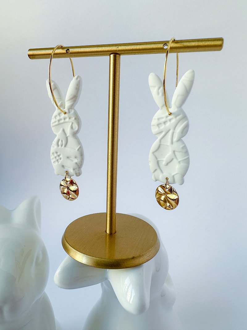 • Handcrafted Polymer Clay Earrings • Lace Rabbit Hoops - ต่างหู - ดินเผา ขาว
