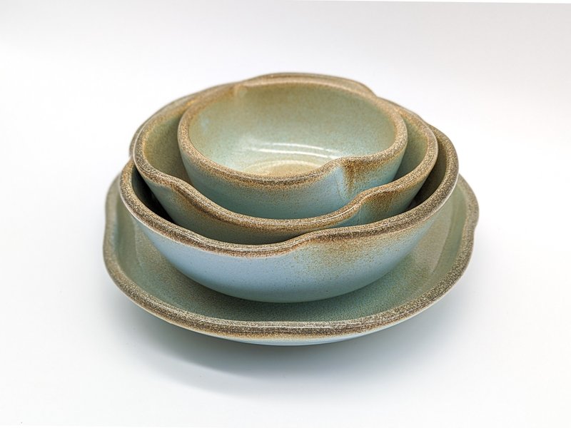 Handmade ceramic 4 plates set, Heart shaped plate, Set of pottery bowls - ถ้วยชาม - ดินเผา สีน้ำเงิน