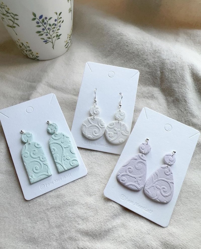 Handmade soft clay simple printed hanging earrings - ต่างหู - วัสดุอื่นๆ 