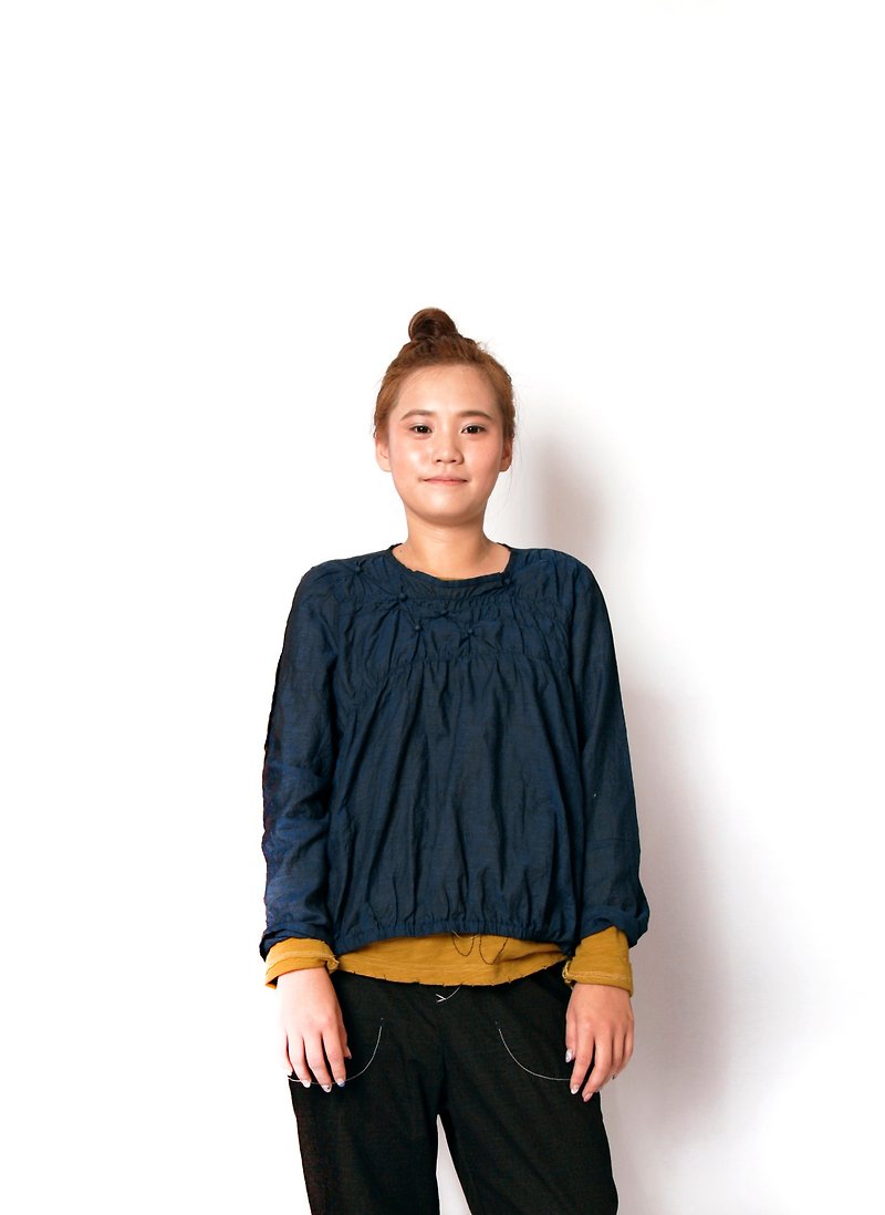Earth _ mysterious fruit asymmetrical ball long-sleeved shirt - เสื้อผู้หญิง - ผ้าฝ้าย/ผ้าลินิน สีน้ำเงิน