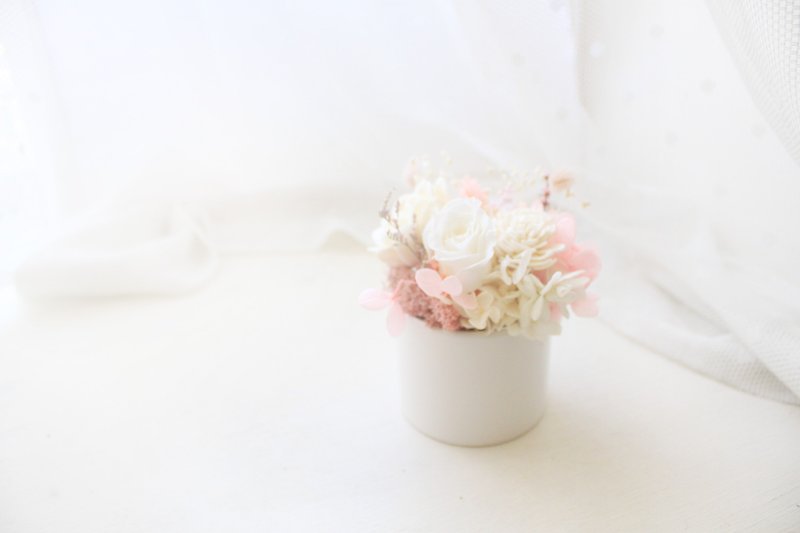 法式白色森林小圓桌花・白色永生玫瑰情人花禮 - 乾燥花/永生花 - 植物．花 白色