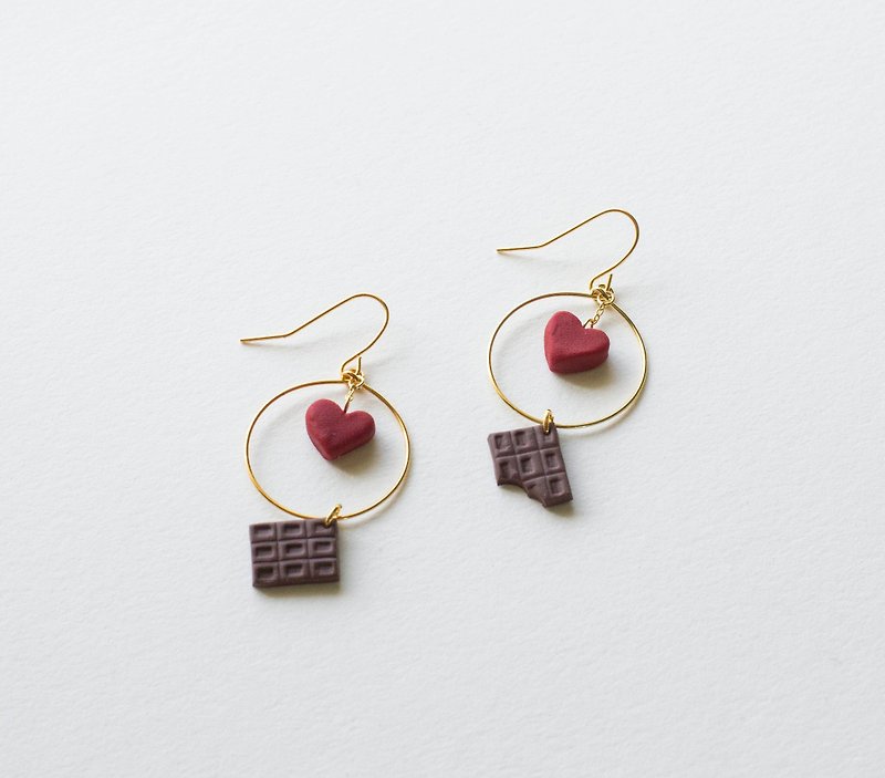 Hand made soft ceramic chocolate love Valentine's Day gift earrings ear hook ear jewelry pair - ต่างหู - ดินเหนียว สีนำ้ตาล