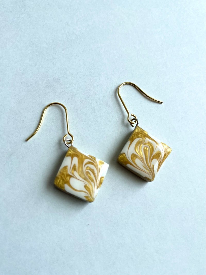 Simple ceramic cray accessory - Earrings & Clip-ons - Pottery White