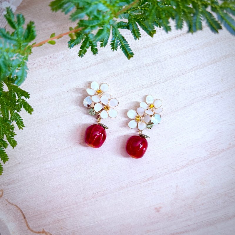 【夏末紅蘋】樹脂水晶花耳環 - 耳環/耳夾/耳骨夾 - 樹脂 