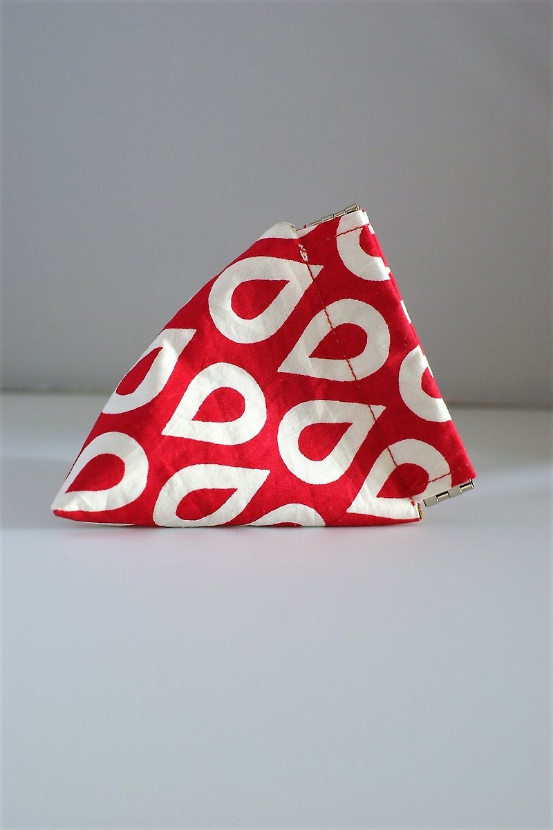 三角夾口口金包 (紅白圖案) - 化妝包/收納袋 - 棉．麻 紅色