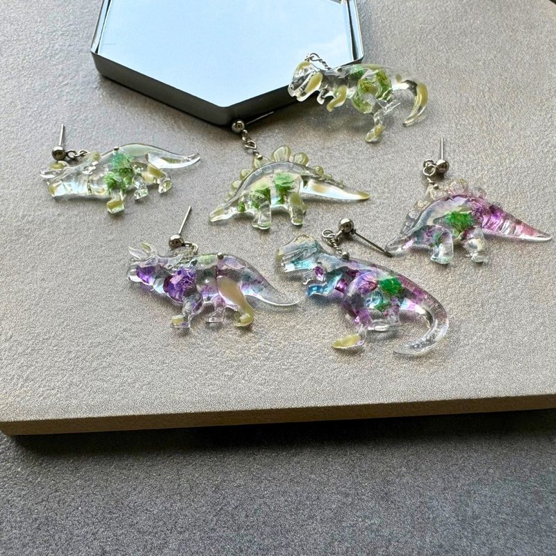 Dried flower dinosaur earrings single piece - Earrings & Clip-ons - Other Materials Multicolor