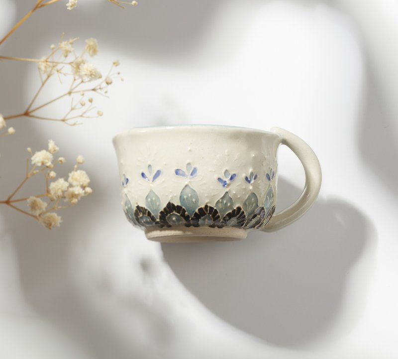 花草立體手繪陶杯 - 茶壺/茶杯/茶具 - 陶 白色