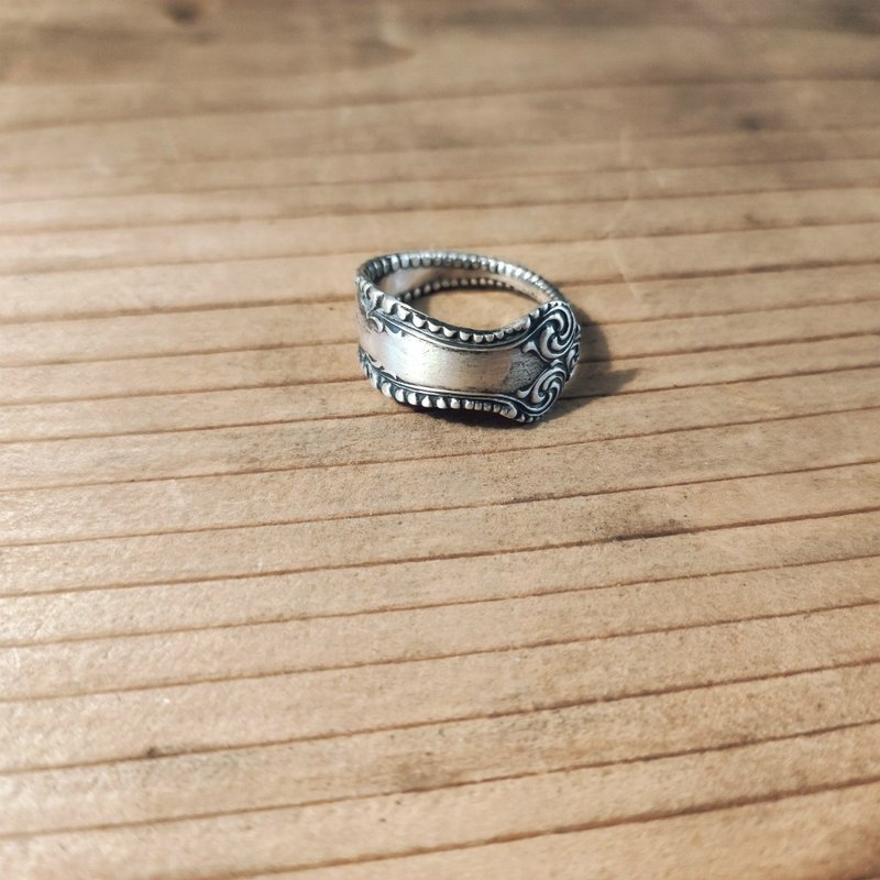 A stylish item with a dot design. Antique Silver spoon remake ring_855 Retro vintage - แหวนทั่วไป - เงินแท้ สีเงิน