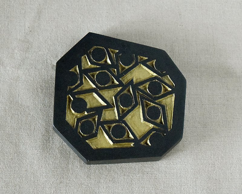 幾何学的なハンドミラーミニ（鋭い目-黒） - メイク道具・鏡・ブラシ - プラスチック ブラック