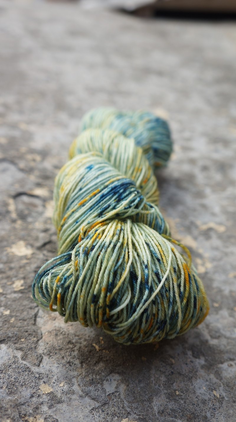 Hand dyed the line. Ore (BFL) - Knitting, Embroidery, Felted Wool & Sewing - Wool Transparent