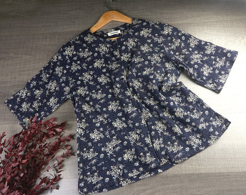短款藍色碎花復古女式上衣| 女士花卉上衣 - 女襯衫 - 其他材質 藍色