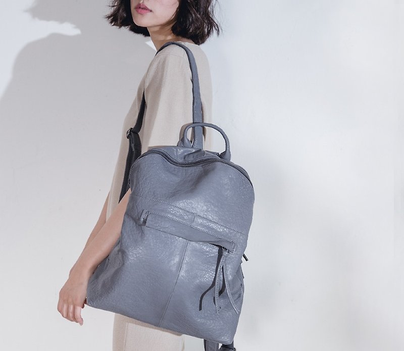 Minimalist arc zipper leather soft leather backpack violet blue - กระเป๋าเป้สะพายหลัง - หนังแท้ สีน้ำเงิน