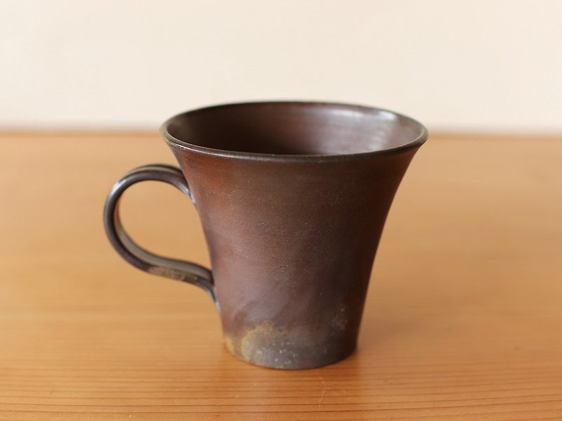 Bizen grilled coffee cup (large) c5-074 - Mugs - Pottery Brown