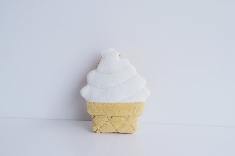 Bucute牛奶冰淇淋護身符.御守套.平安符袋/寶寶專用/手工製作/彌 - 滿月禮物 - 聚酯纖維 白色