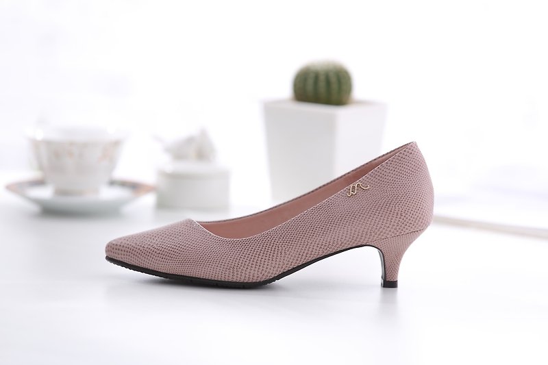 Athena-法式粉玫瑰-蛇紋尖頭真皮低跟鞋(售完不追) - 高踭鞋 - 真皮 粉紅色