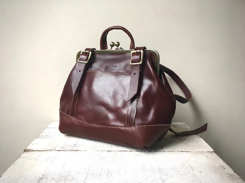Tochigi Leather Tanned Leather Kiss lock bag Backpack montagna M - กระเป๋าเป้สะพายหลัง - หนังแท้ สีนำ้ตาล