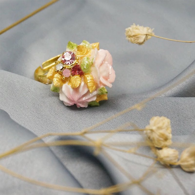Elegant Rhinestone bouquet ring =Flower Piping= Customizable - แหวนทั่วไป - ดินเหนียว สึชมพู