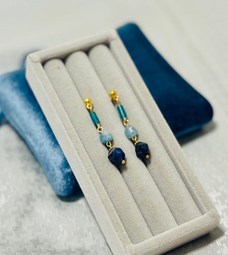 水晶系列 - 深深淺淺的藍垂墜耳環 - 耳環/耳夾/耳骨夾 - 水晶 藍色