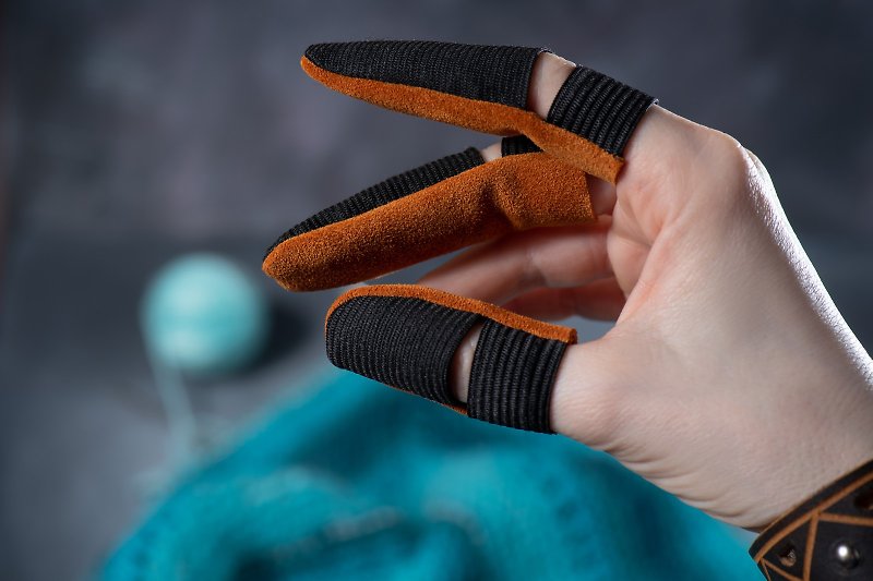 Ladies thimbles, orange leather thumb and finger thimbles, cut protection .3 set - เย็บปัก/ถักทอ/ใยขนแกะ - หนังแท้ สีส้ม
