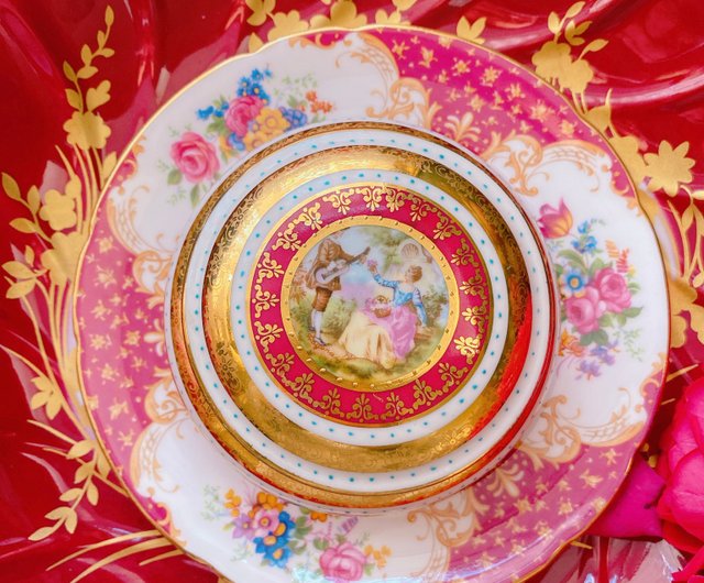 French famous porcelain Limoges hand-painted 22k gold love round