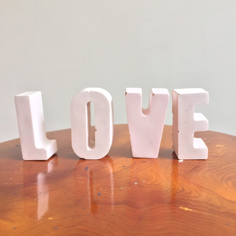 Cement decorations letter English word LOVE pink bottom - Items for Display - Cement Pink