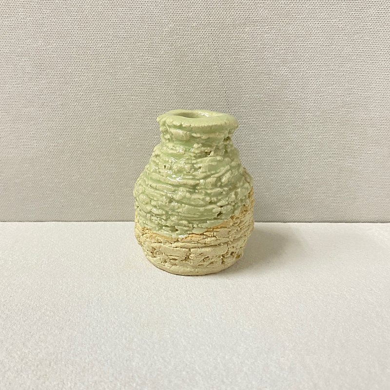 【永皴燒】手工陶瓷 小型花器 花瓶 生活家飾 - 花瓶/陶器 - 瓷 多色