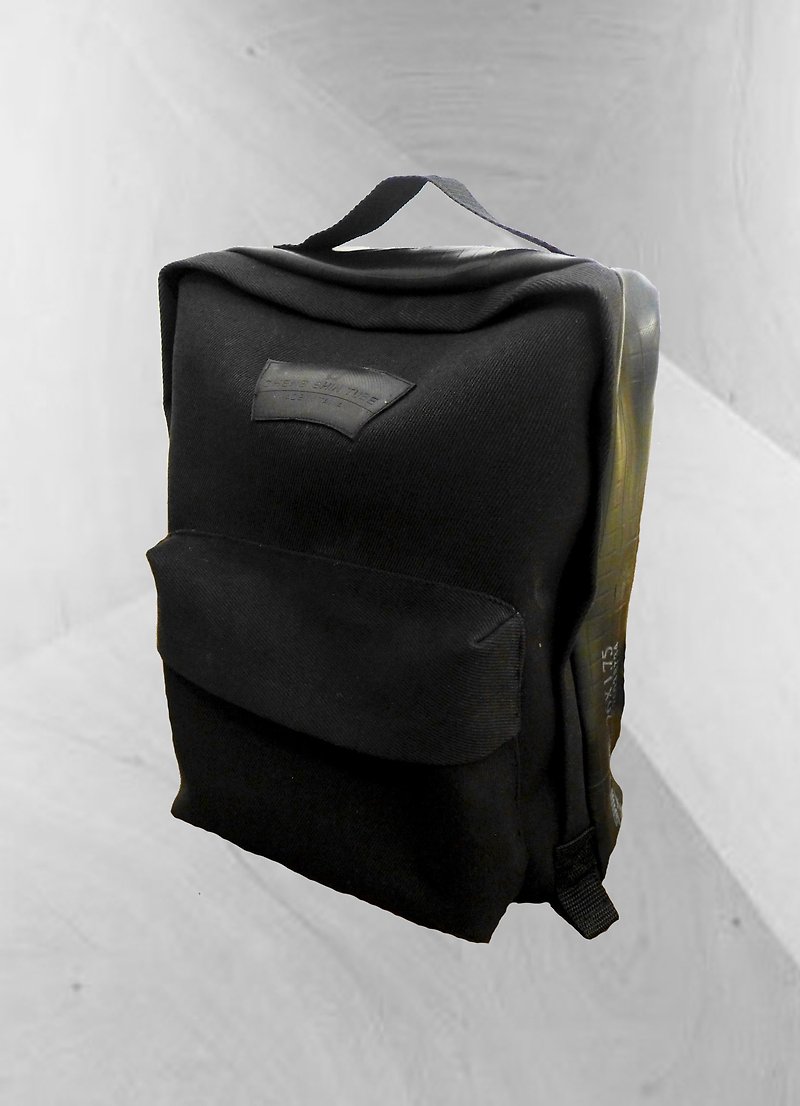 Waterproof canvas tire backpack - กระเป๋าเป้สะพายหลัง - วัสดุอื่นๆ สีดำ