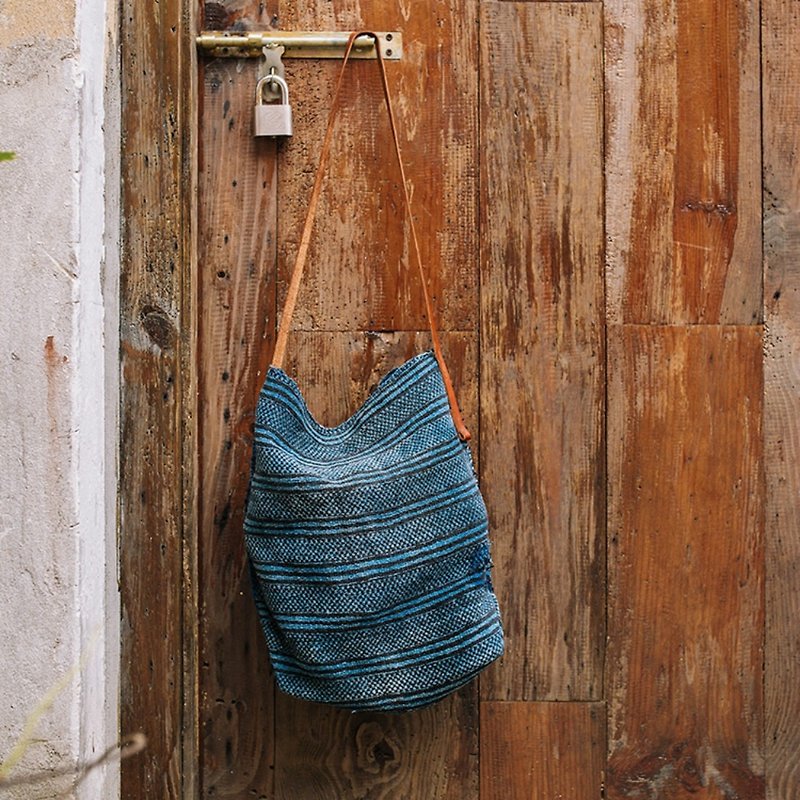 Hundred Years of Solitude | Vintage Indigo Stained Ancient Fabric Sack Bag Shoulder Messenger Tote Bag Over 100 Years of Ancient Cloth Custom Genuine Leather Strap Handmade | NAMSAN INDIGO - กระเป๋าแมสเซนเจอร์ - ผ้าฝ้าย/ผ้าลินิน สีน้ำเงิน