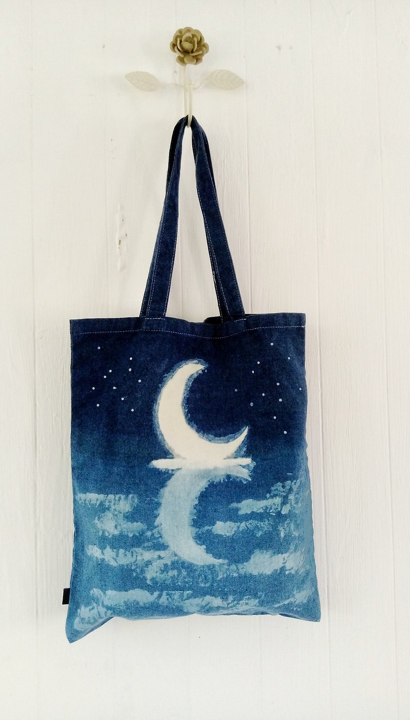 Blue dyed moon side backpack - กระเป๋าแมสเซนเจอร์ - ผ้าฝ้าย/ผ้าลินิน 