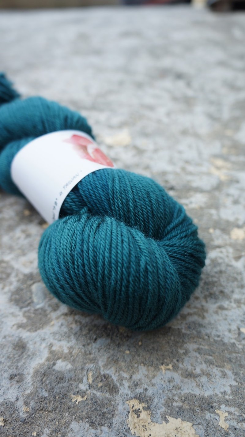 手染めの糸。ピーコック (スポーツ 100%SWM) - 編み物/刺繍/羊毛フェルト/裁縫 - ウール 